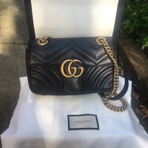 Very good condition Gucci mini marmont bag.
